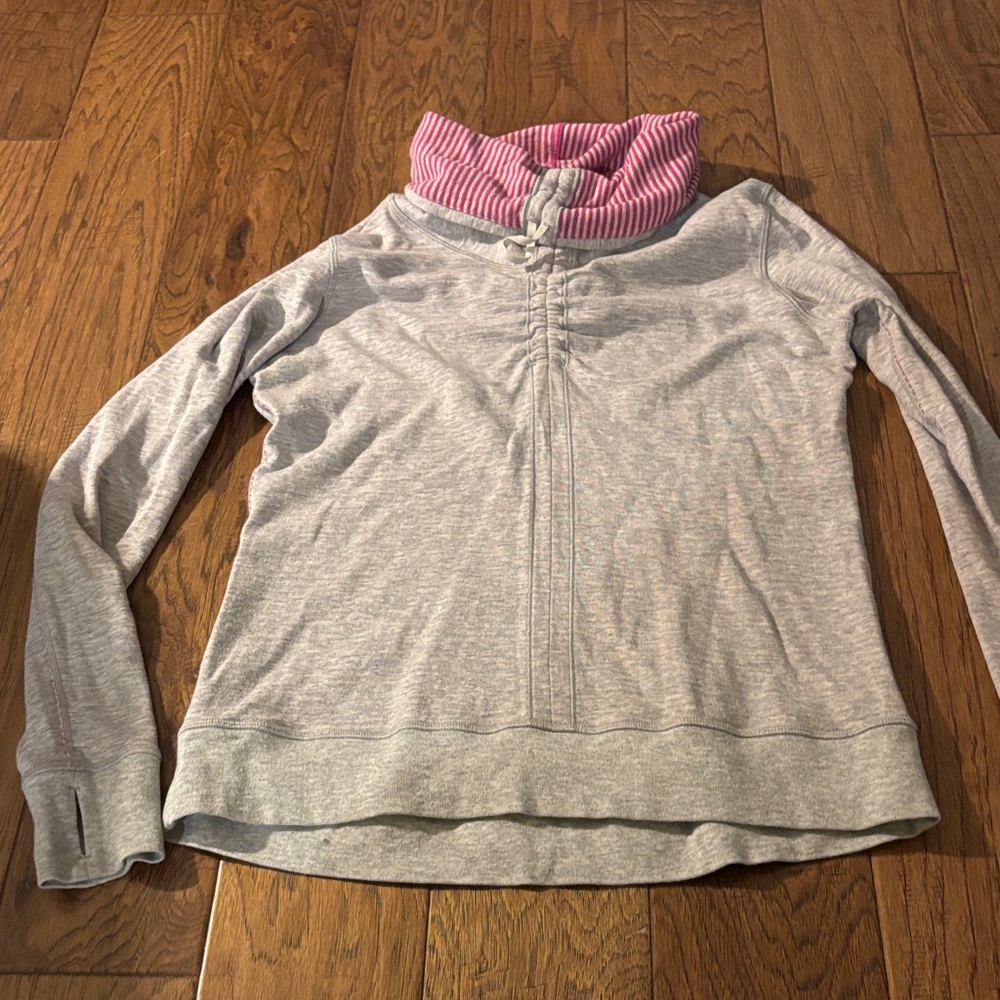 Lululemon in a Cinch REVERSAE Gray Quarter-Zip Pullover Cowl with Pink Accents - Picture 3 of 9
